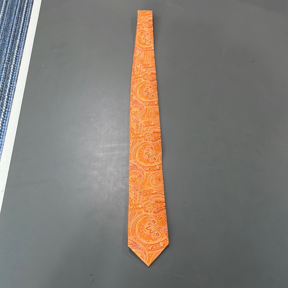 The Tie Bar boys 100% silk tie.  Great for boys ages 8-15.